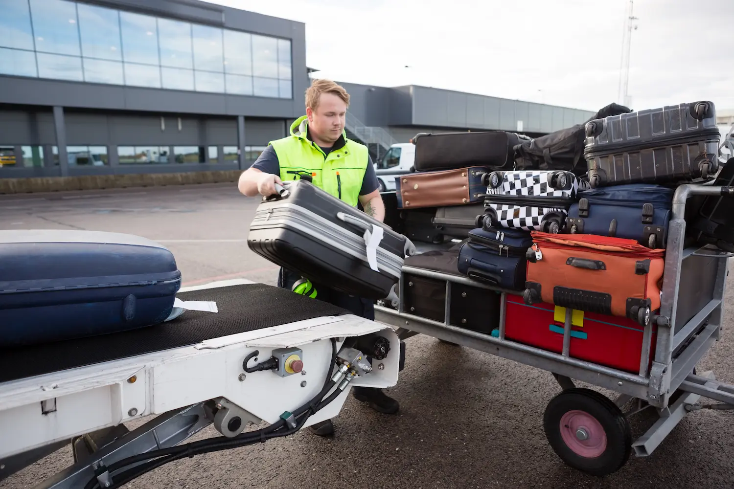 MAHS CargoTrack
